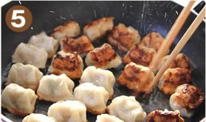 餃子のおいしい焼き方５