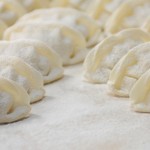 焼きたての生餃子は皮がパリッ!