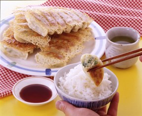 食卓に餃子を！