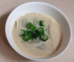 冷たくて夏におススメのスープ　その2　水餃子の中華風豆乳スープ